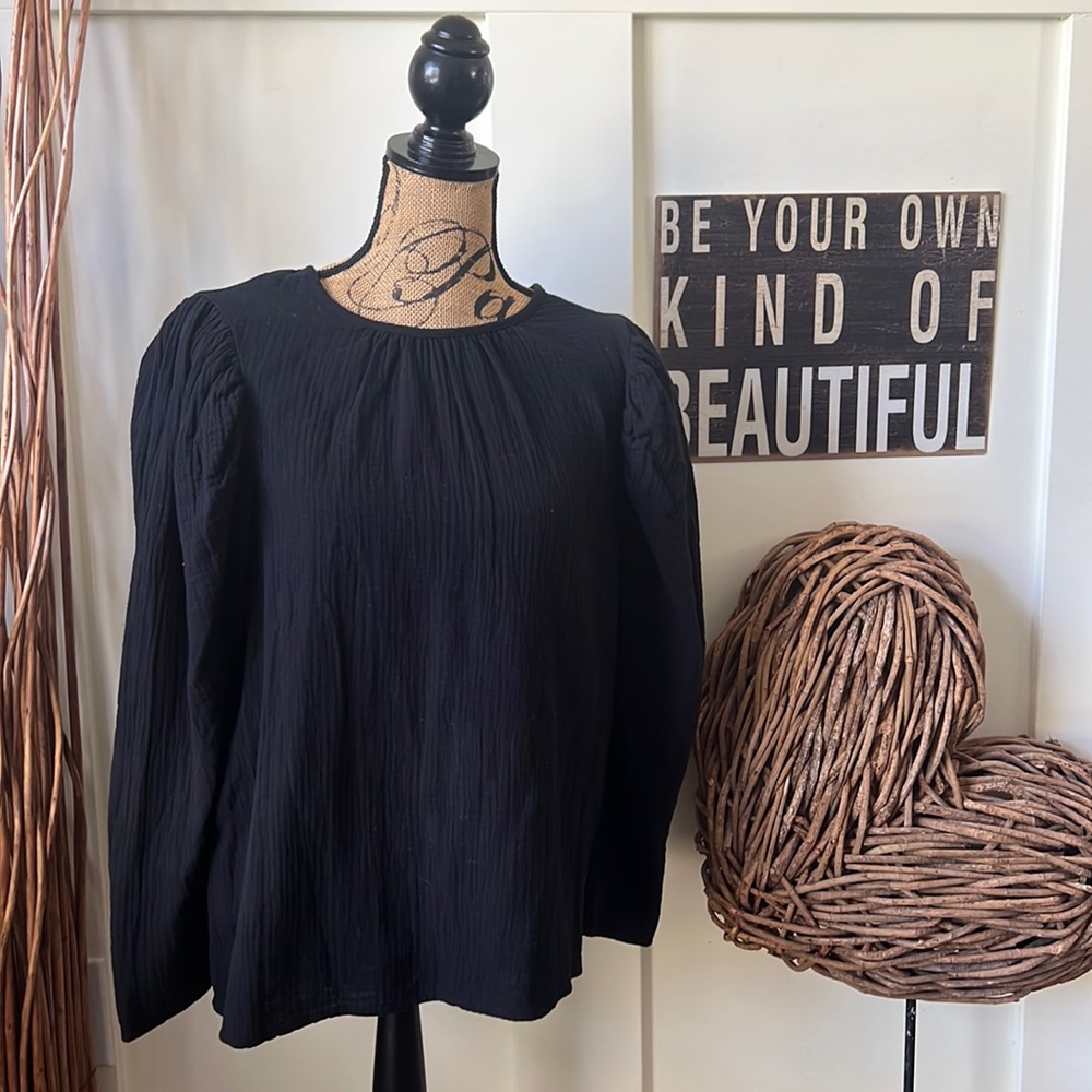 Universal Thread Black Puffed Sleeve Top